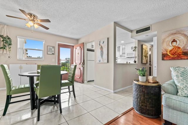 225 Bonnie Boulevard 302, Palm Springs, FL 33461