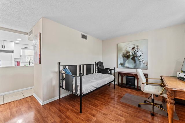 225 Bonnie Boulevard 302, Palm Springs, FL 33461