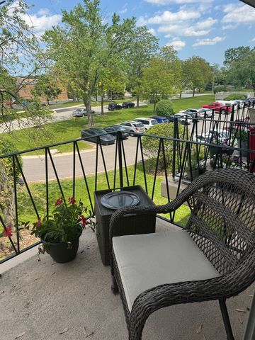 5300 Walnut Avenue 5C, Downers Grove, IL 60515