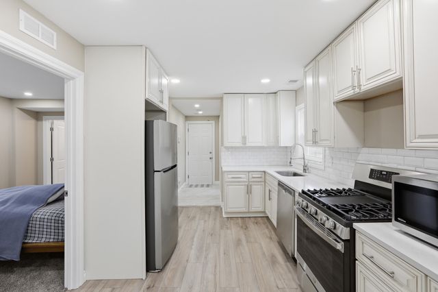 3995 Cresthaven Drive, Waterford Twp, MI 48328