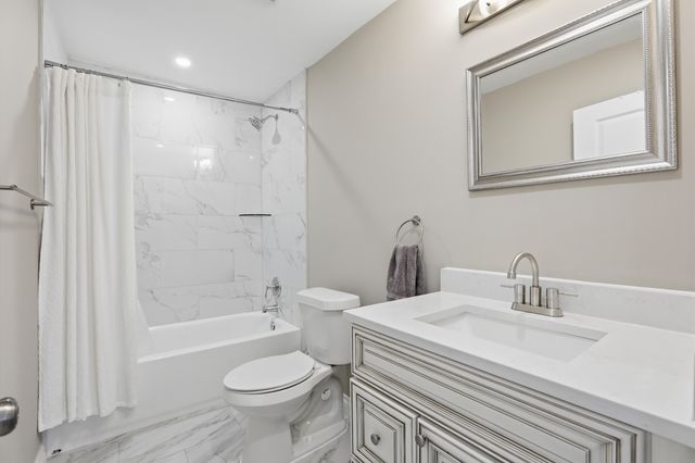 3995 Cresthaven Drive, Waterford Twp, MI 48328