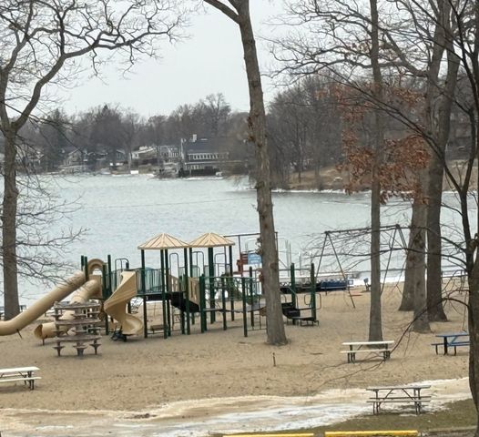 3995 Cresthaven Drive, Waterford Twp, MI 48328