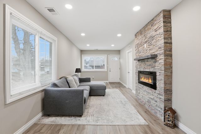 3995 Cresthaven Drive, Waterford Twp, MI 48328