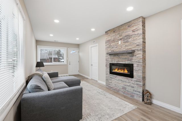 3995 Cresthaven Drive, Waterford Twp, MI 48328