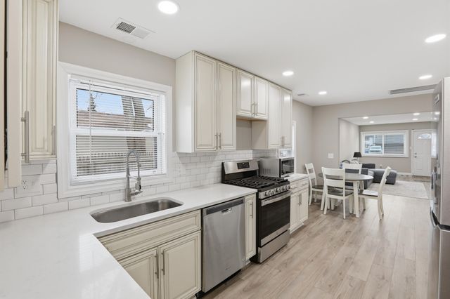 3995 Cresthaven Drive, Waterford Twp, MI 48328