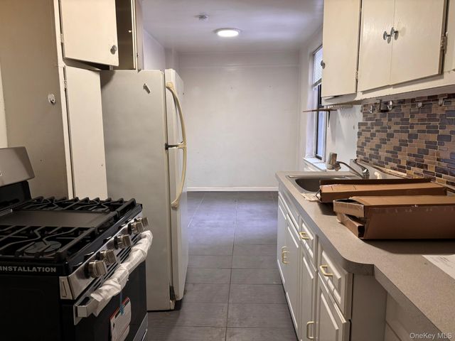 730 E 232nd Street 3G, Bronx, NY 10466