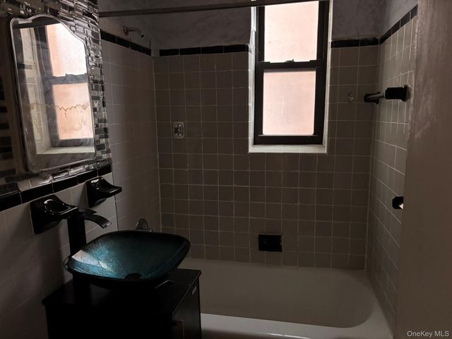 730 E 232nd Street 3G, Bronx, NY 10466