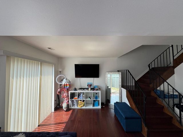 2605 E Martha Place, Burnham, IL 60633