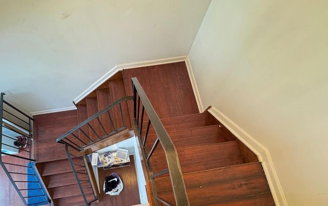 2605 E Martha Place, Burnham, IL 60633