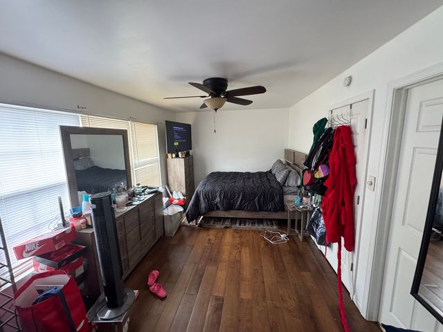 2605 E Martha Place, Burnham, IL 60633