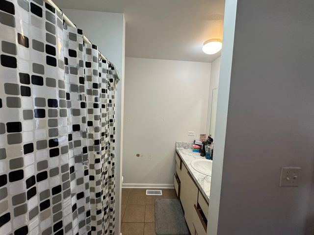 2605 E Martha Place, Burnham, IL 60633