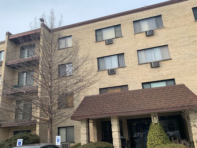 7211 WOLF Road 412A, Indian Head Park, IL 60525