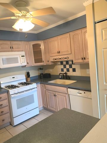 7211 WOLF Road 412A, Indian Head Park, IL 60525
