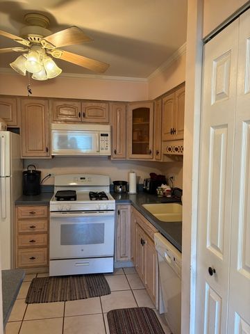 7211 WOLF Road 412A, Indian Head Park, IL 60525