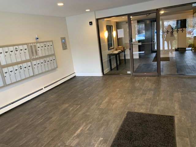 7211 WOLF Road 412A, Indian Head Park, IL 60525