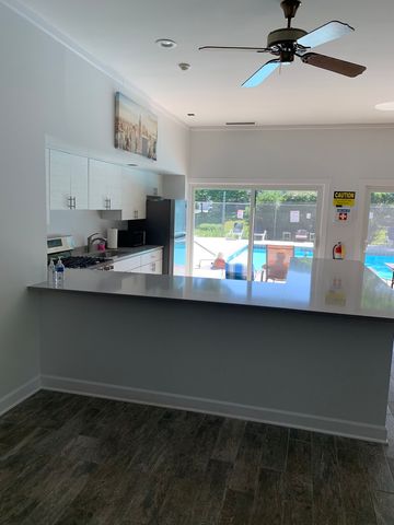 7211 WOLF Road 412A, Indian Head Park, IL 60525