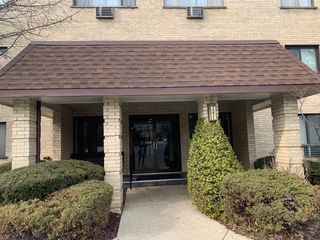 7211 WOLF Road 412A, Indian Head Park, IL 60525