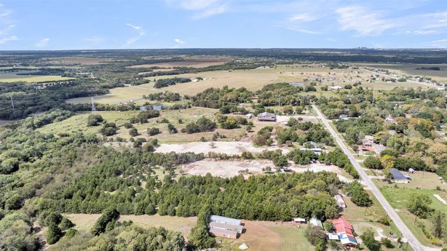 124 Summerall Lane, Red Oak, TX 75154