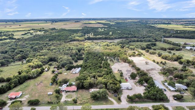 124 Summerall Lane, Red Oak, TX 75154