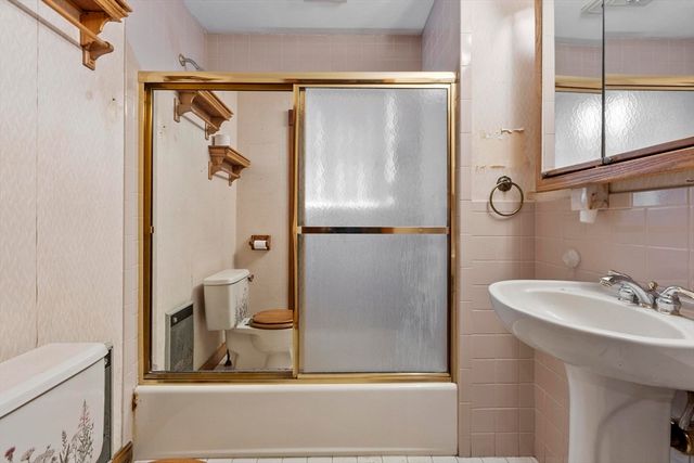 200 Groton Rd, Chelmsford, MA 01863