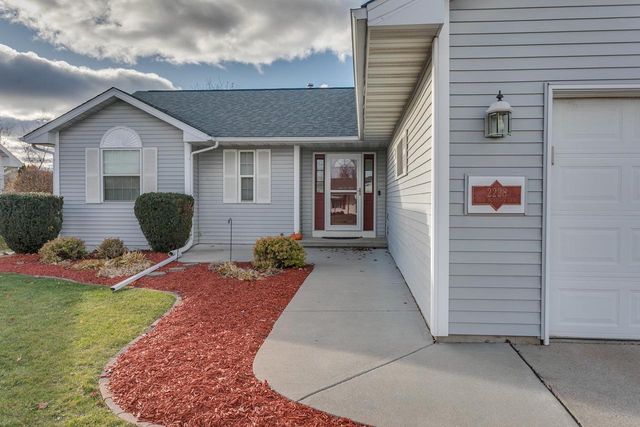 2228 HIGH MEADOWS LANE, Neenah, WI 54956