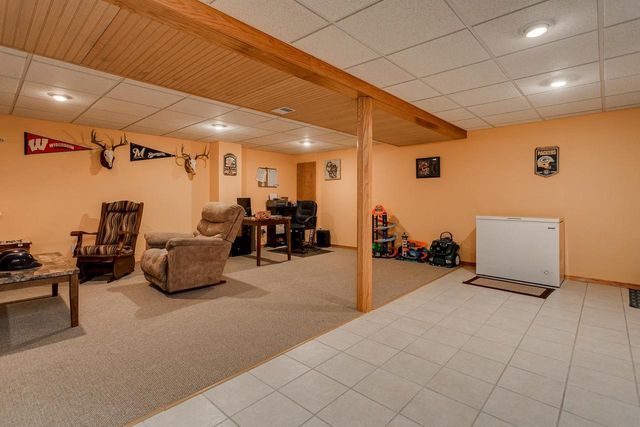 2228 HIGH MEADOWS LANE, Neenah, WI 54956