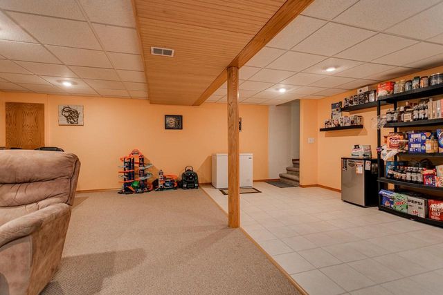 2228 HIGH MEADOWS LANE, Neenah, WI 54956