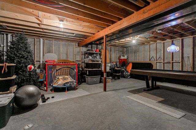 2228 HIGH MEADOWS LANE, Neenah, WI 54956