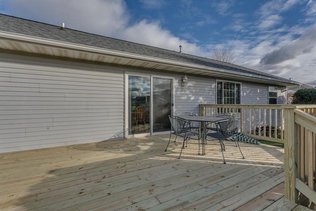 2228 HIGH MEADOWS LANE, Neenah, WI 54956