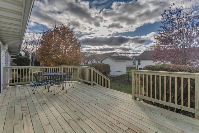 2228 HIGH MEADOWS LANE, Neenah, WI 54956