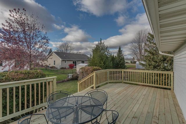 2228 HIGH MEADOWS LANE, Neenah, WI 54956