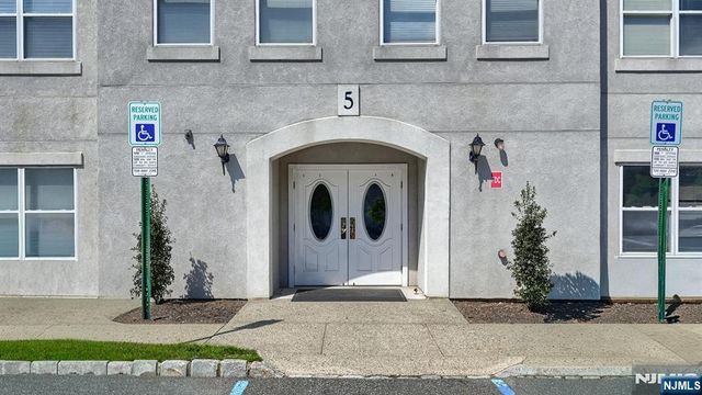 502 Brittany Drive 502, Wayne, NJ 07470