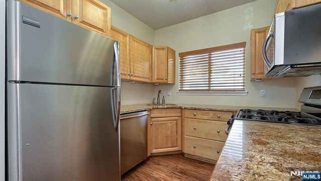 502 Brittany Drive 502, Wayne, NJ 07470