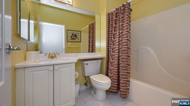 502 Brittany Drive 502, Wayne, NJ 07470