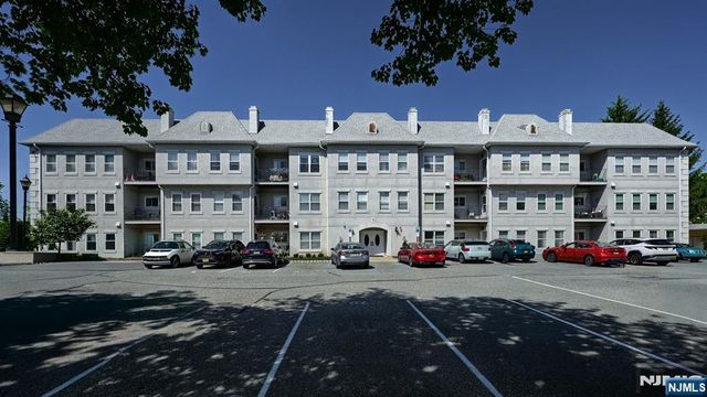 502 Brittany Drive 502, Wayne, NJ 07470