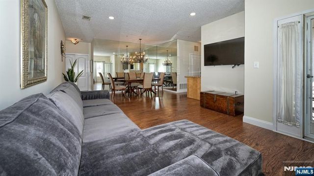 502 Brittany Drive 502, Wayne, NJ 07470