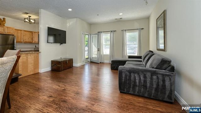 502 Brittany Drive 502, Wayne, NJ 07470