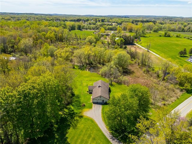 827 Turner Rd, Macedon, NY 14522