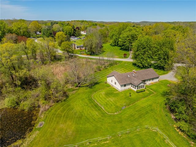 827 Turner Rd, Macedon, NY 14522