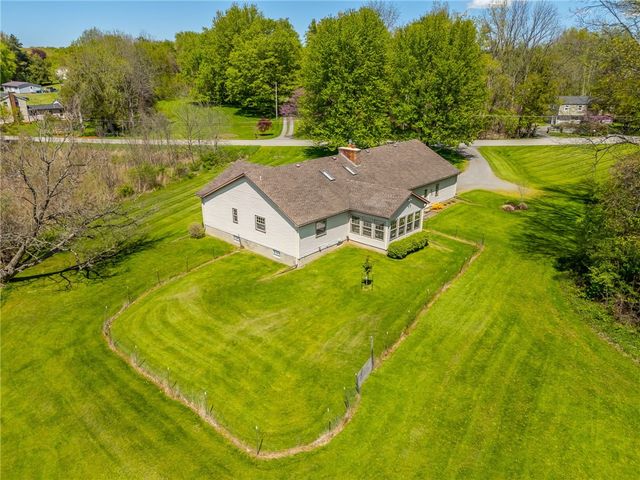 827 Turner Rd, Macedon, NY 14522