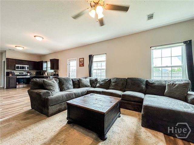 91 W Winn Avenue, Hinesville, GA 31313