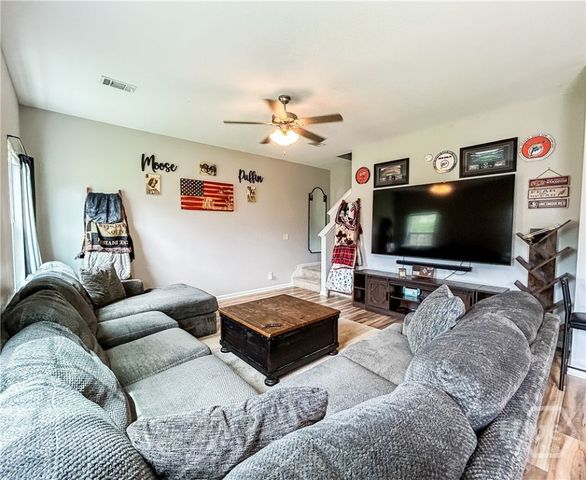 91 W Winn Avenue, Hinesville, GA 31313