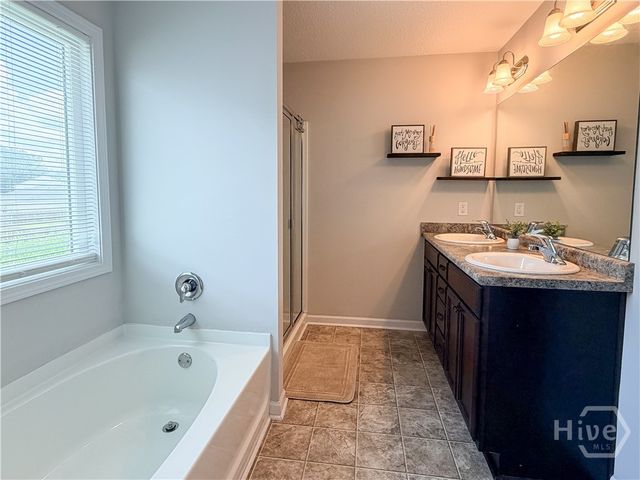 91 W Winn Avenue, Hinesville, GA 31313