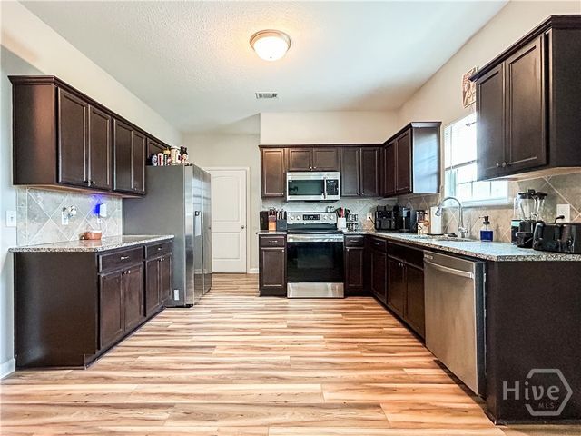 91 W Winn Avenue, Hinesville, GA 31313
