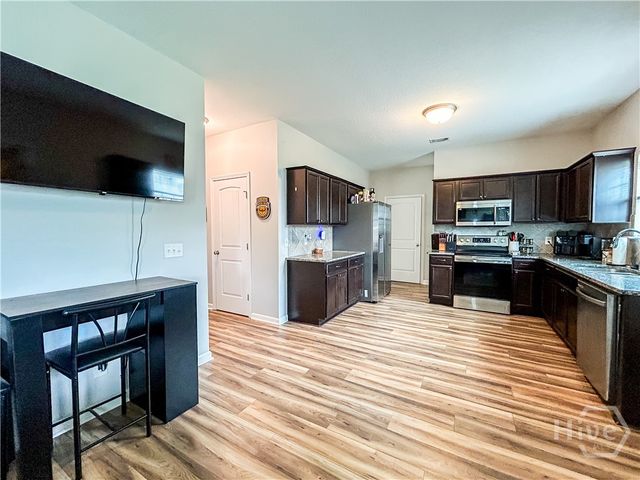 91 W Winn Avenue, Hinesville, GA 31313