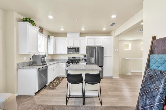 4210 Ocean Ln, Elk Grove, CA 95757