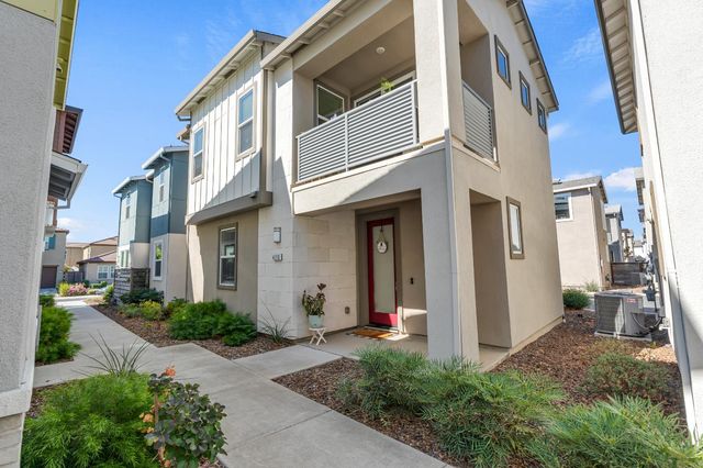 4210 Ocean Ln, Elk Grove, CA 95757