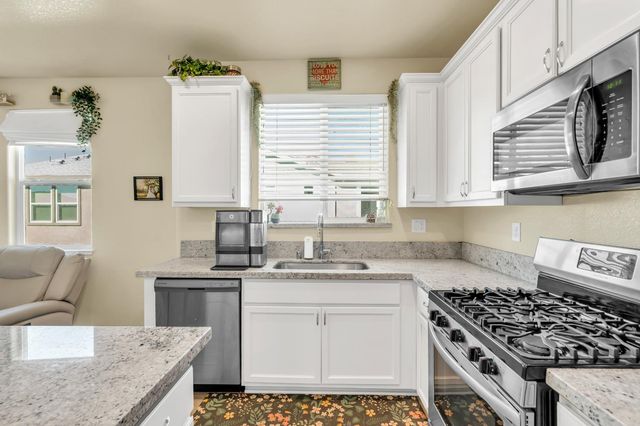 4210 Ocean Ln, Elk Grove, CA 95757