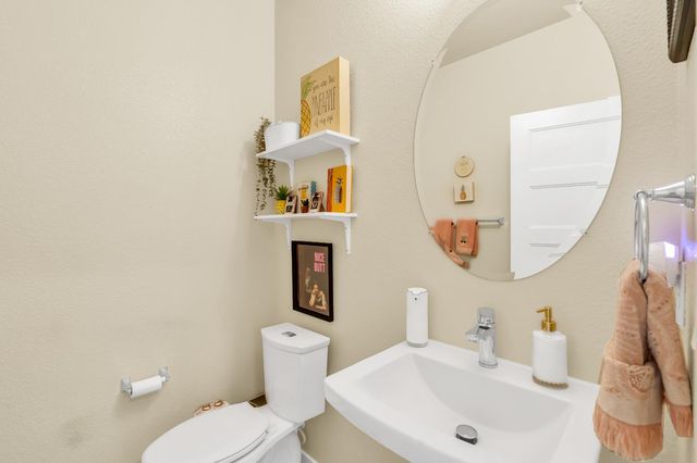 4210 Ocean Ln, Elk Grove, CA 95757