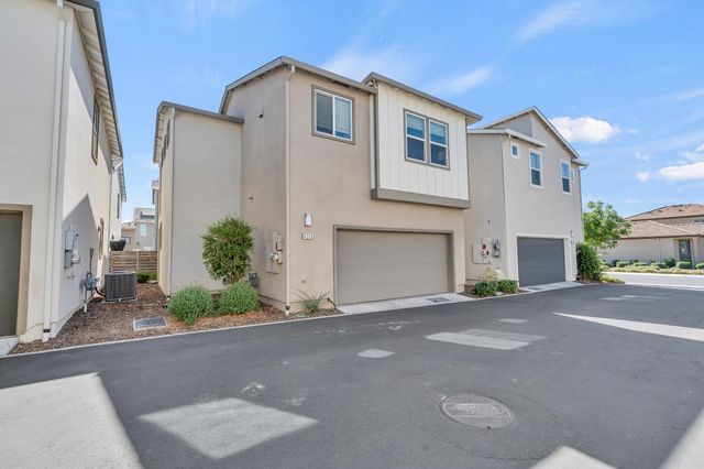 4210 Ocean Ln, Elk Grove, CA 95757